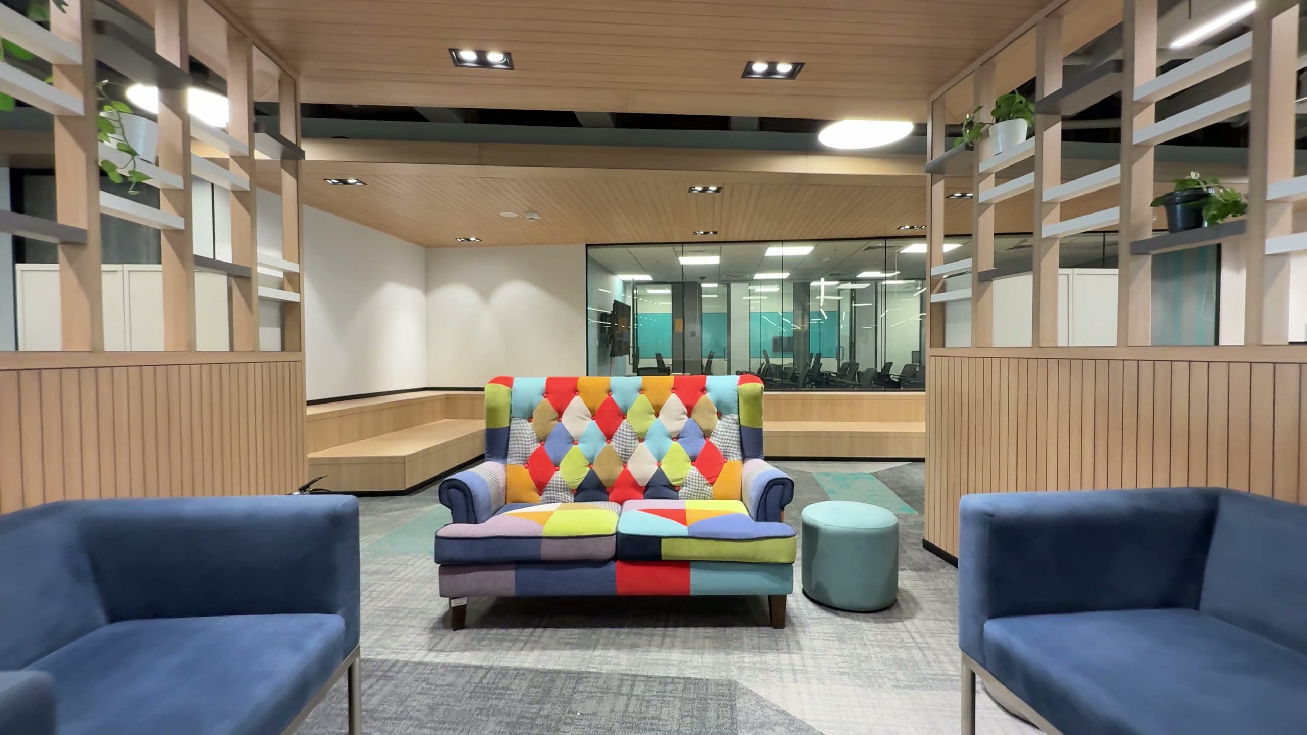 Designer breakout sofas, alternate angle, HPE office