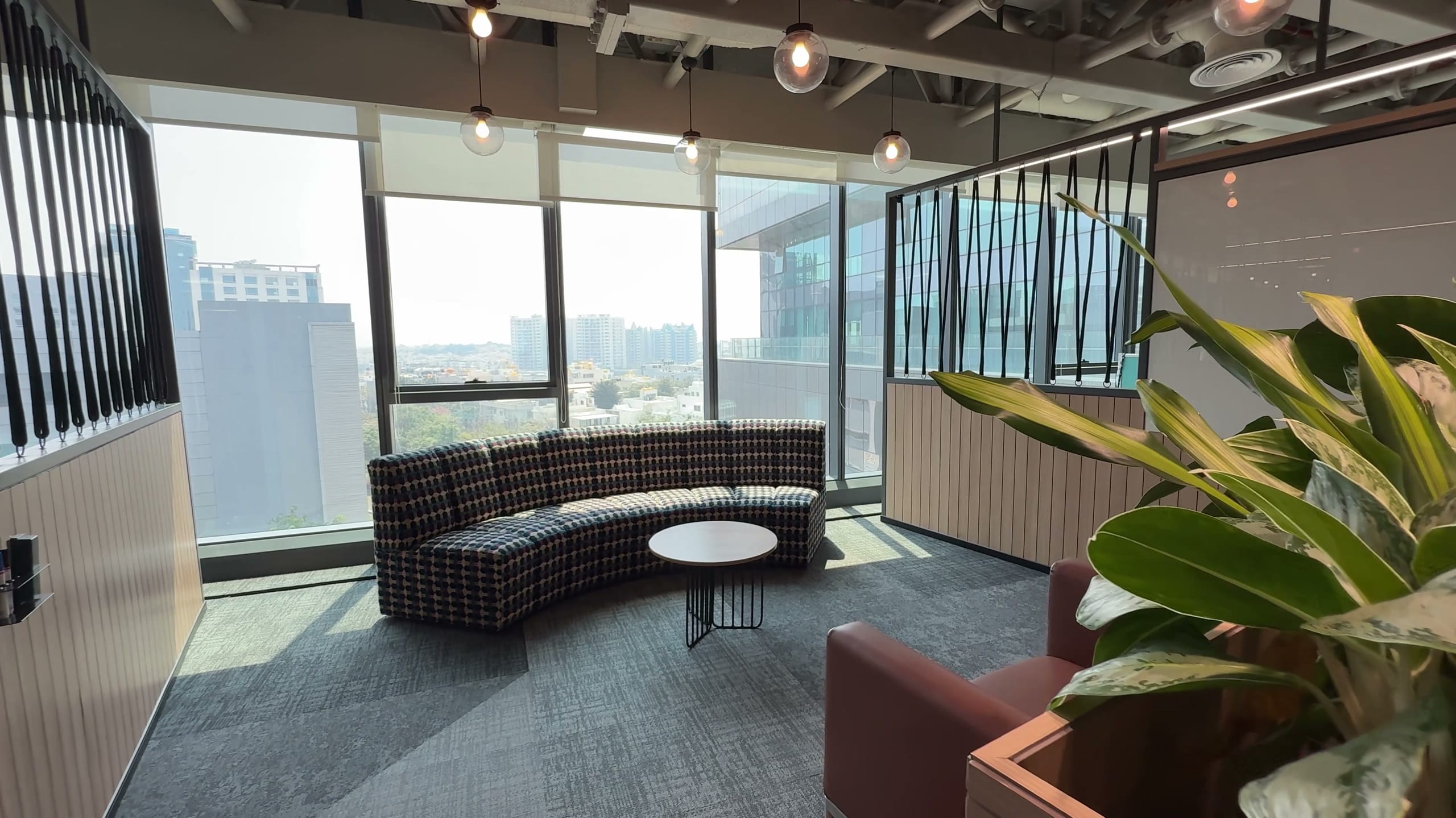 Breakout sofa seating view at HPE office
