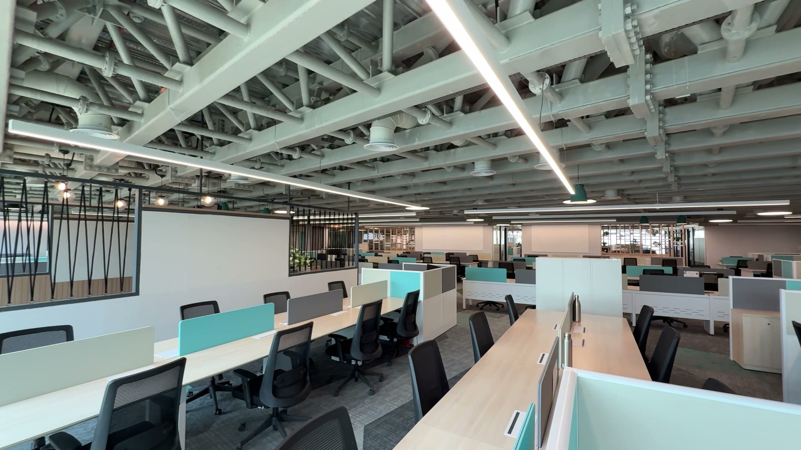 Open-plan workstations, wide view, at HPE office