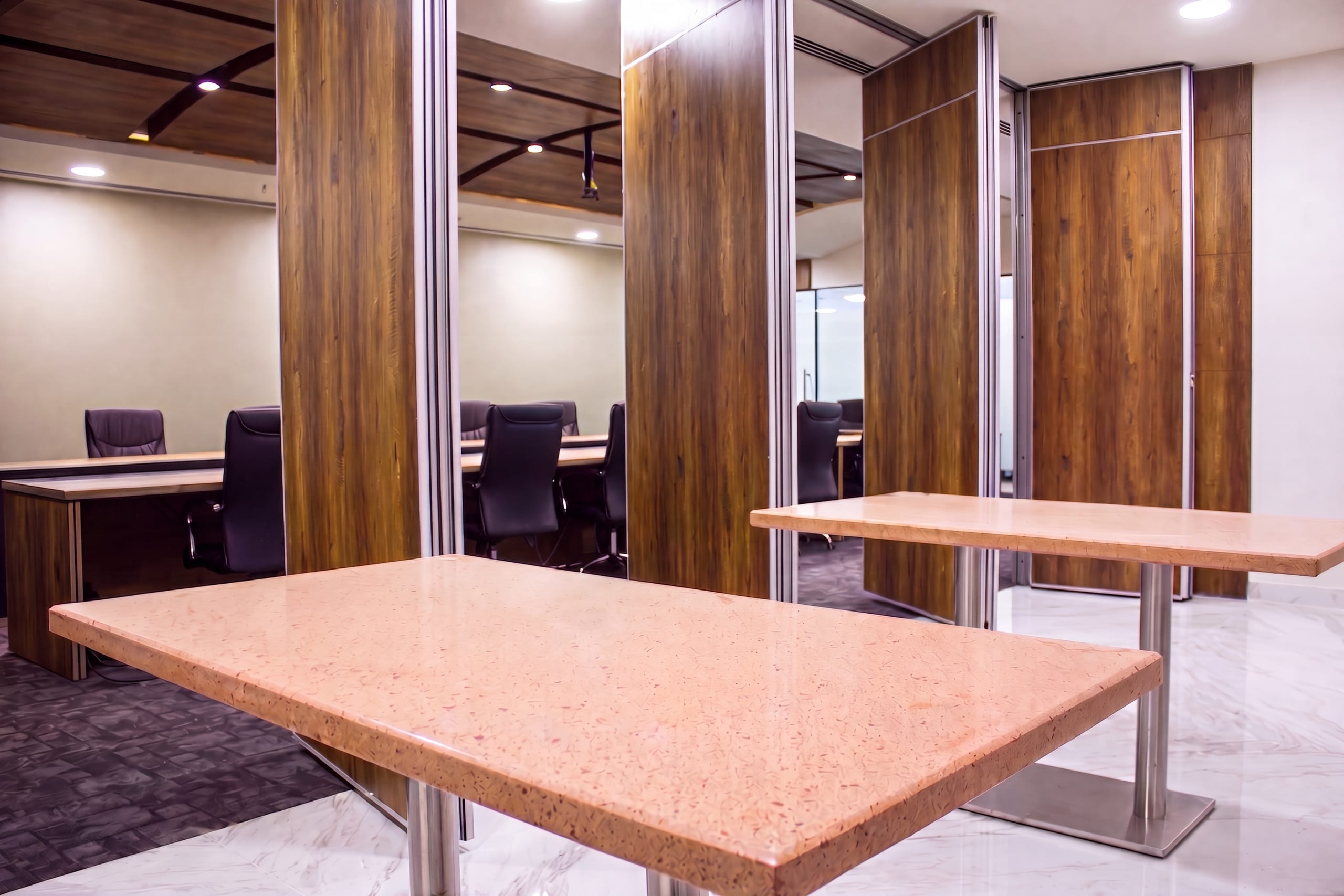Movable partition between workstations at Temenos office
