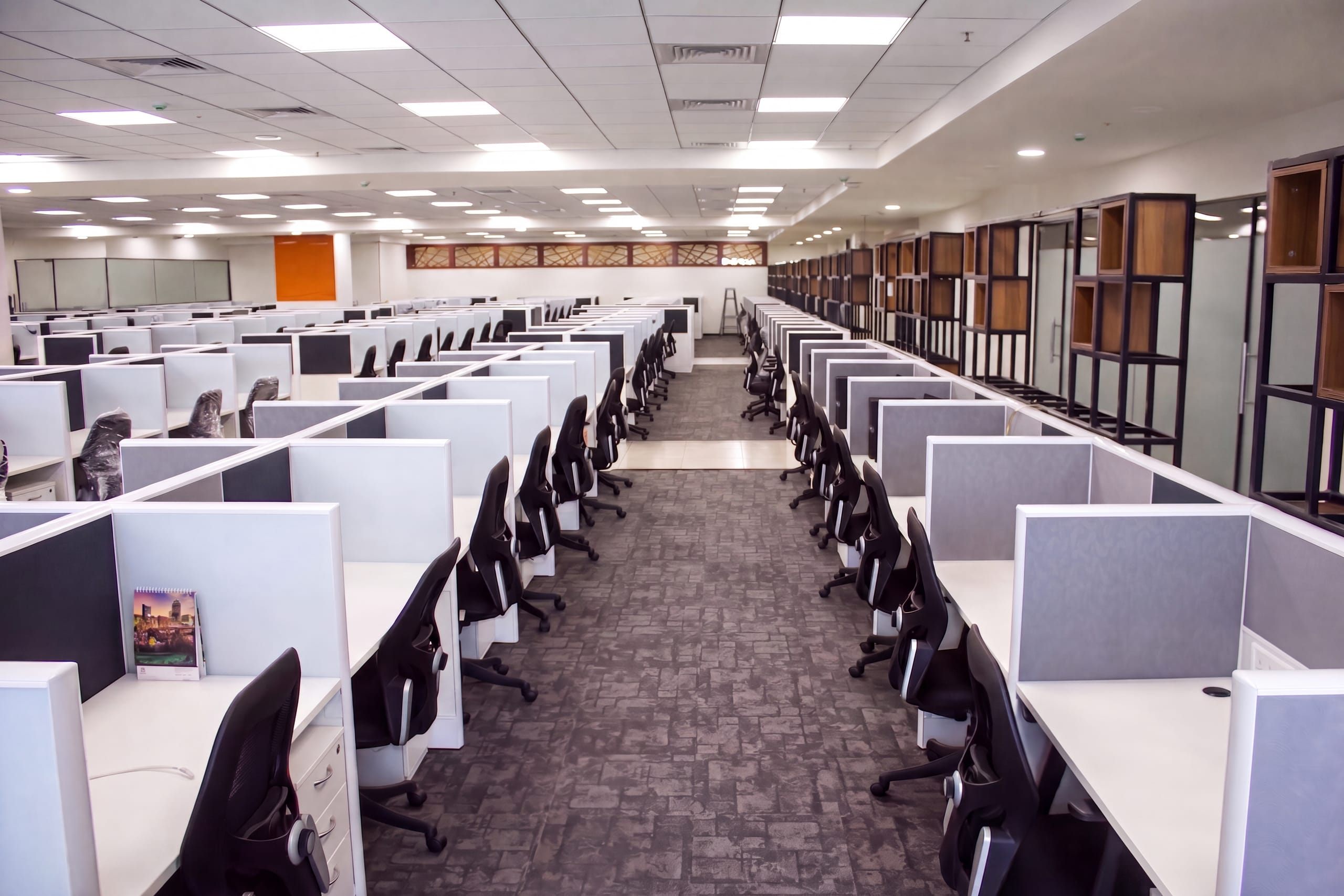 Open workstations with task chair, long view, Temenos office