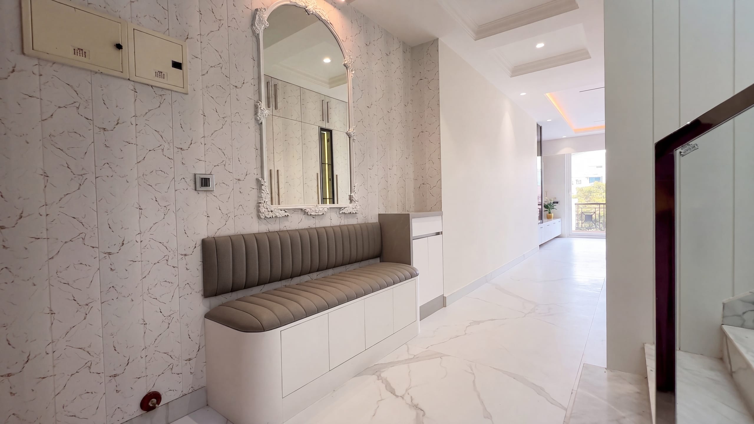 Entrance foyer with seat and mirror at the Diamond District penthouse