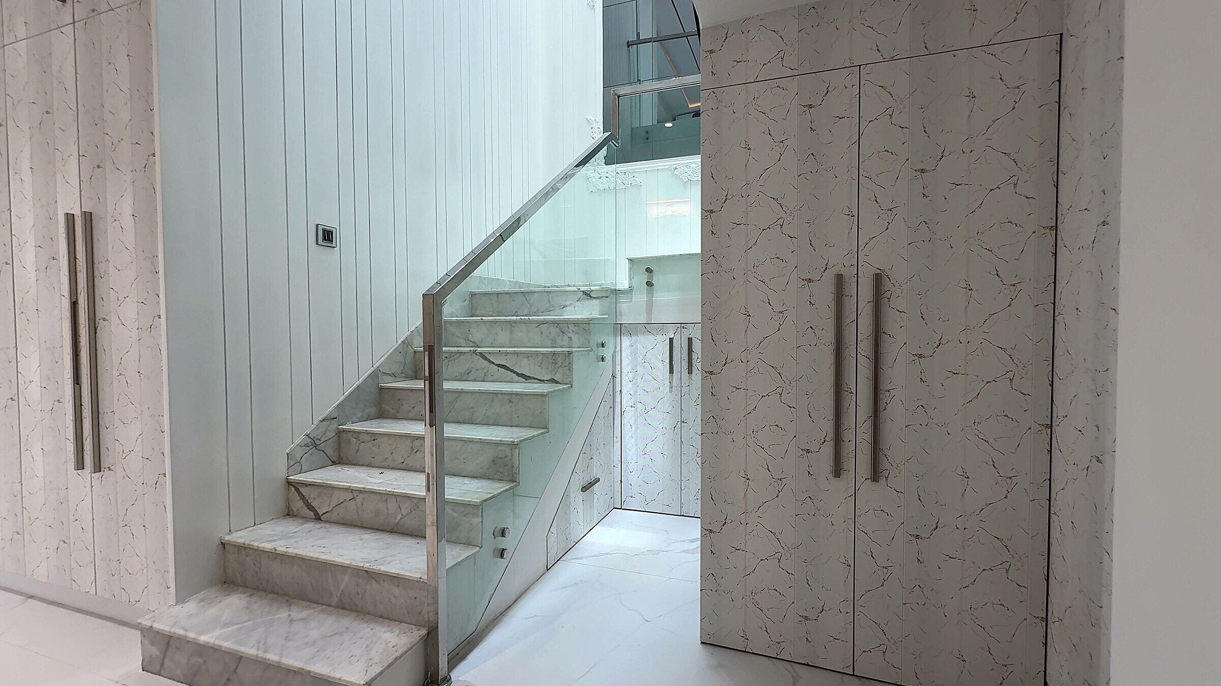 Entrance with staircase and built-in shoe closet at the Diamond District penthouse