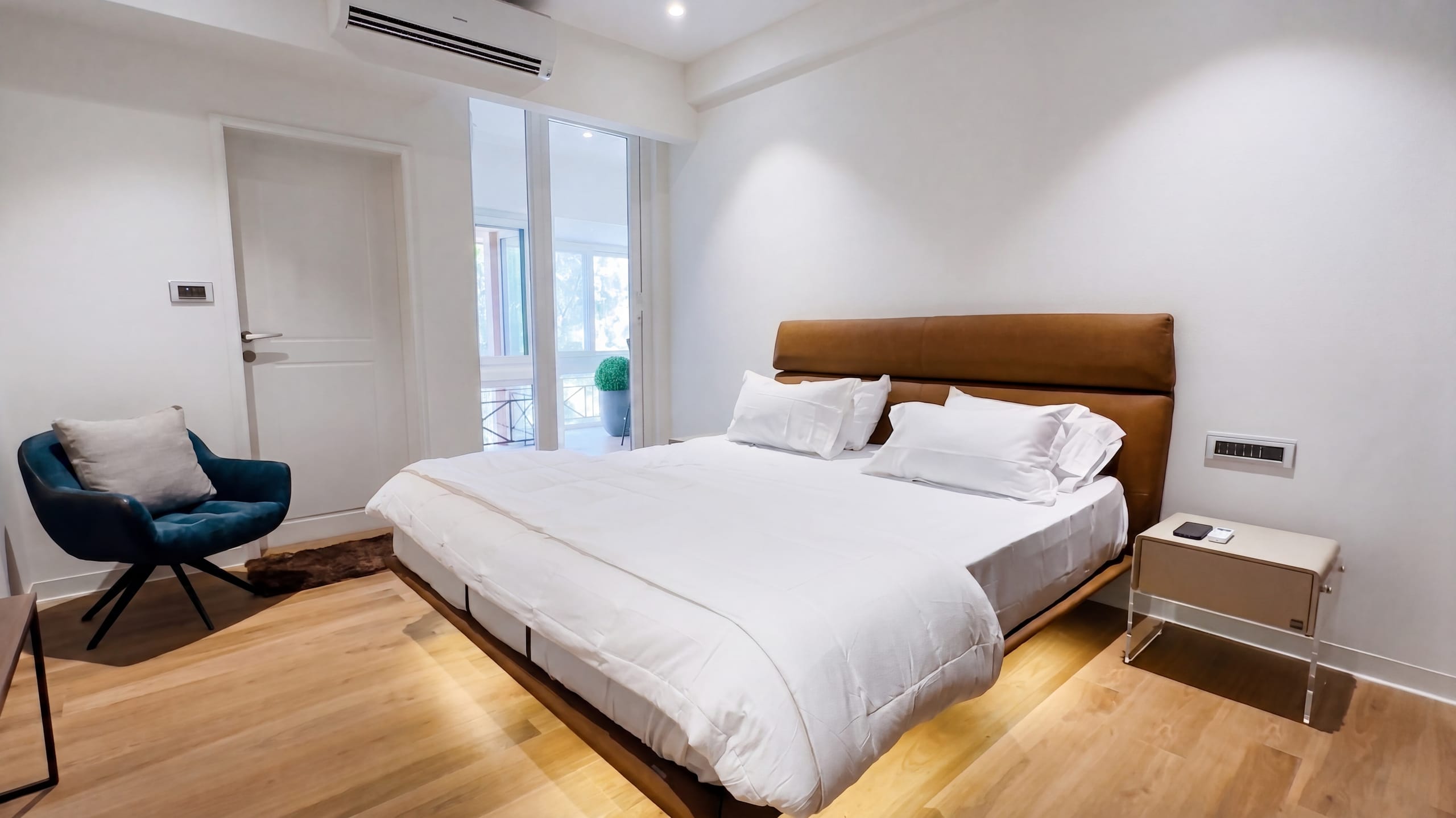 Second bedroom with floating bed at the Golden Enclave flat