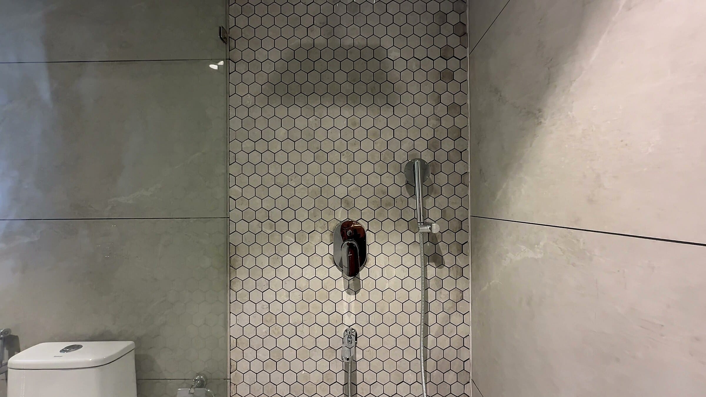 First bathroom shower at the L12 apartment
